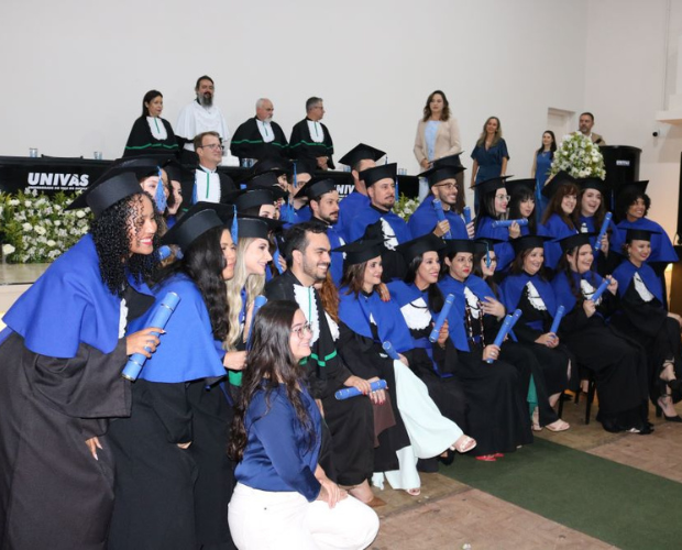 Cola��o de Grau do Curso de Psicologia da Univ�s � marcada pela emo��o